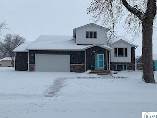 402 Cedar St, Nicollet, MN 56074