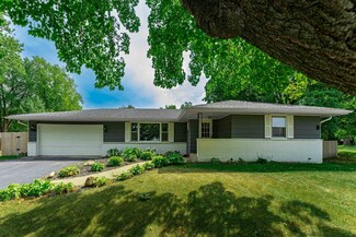 6951 Mccurry Rd, Roscoe, IL 61073