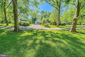 9 W Orchard Ln, Audubon, PA 19403