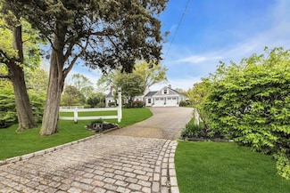54 Middle Rd, Blue Point, NY 11715