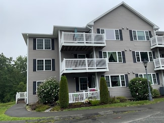 27 Greenleaves Dr Unit 728, Amherst, MA 01002