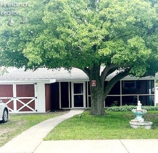 630 S Fostoria Rd, Port Clinton, OH 43452