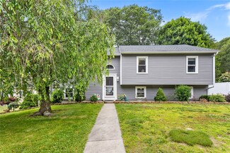 1 Fox Run Dr, West Warwick, RI 02893