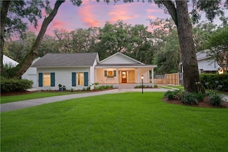 204 Youngwood Dr, Saint Simons Island, GA 31522