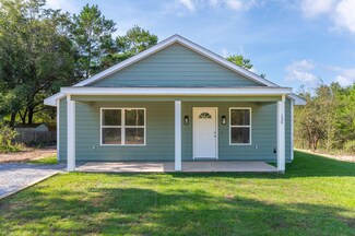 139 W Larkspur Ave, Defuniak Springs, FL 32433