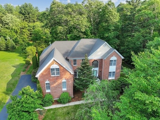 138 Fairview St, Holliston, MA 01746
