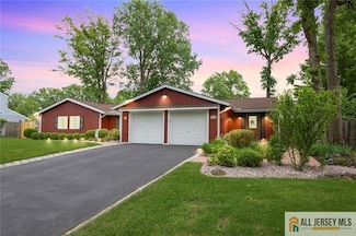 27 Atlanta Ave, Piscataway, NJ 08854