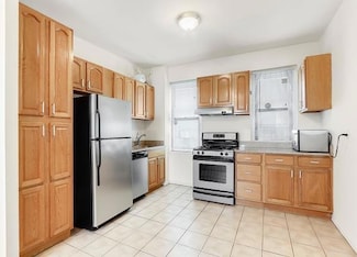 21-16 35th St Unit 3-B, Astoria, NY 11105