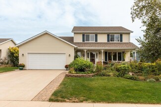 807 Rodeo Dr SE, Pine Island, MN 55963