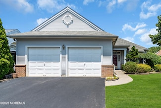 4 Bomar Ct, Manchester, NJ 08759