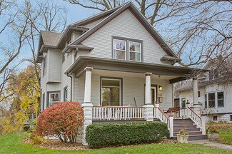 204 W Evergreen St, Wheaton, IL 60187