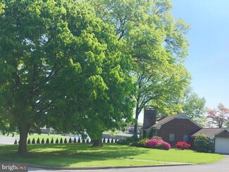 16 Elm Ave, Hershey, PA 17033