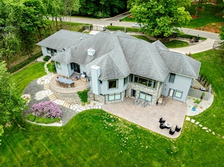 446 Country Club Ln, Onalaska, WI 54650