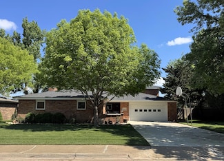 305 Kay Ave, Stratford, TX 79084