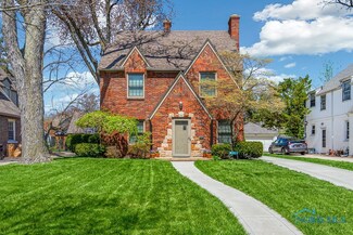 3324 Kirkwall Rd, Ottawa Hills, OH 43606