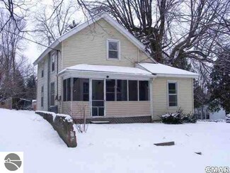 215 W Bradford St, Stanton, MI 48888