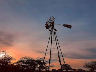 251 Fairview Dr, Rockdale, TX 76567