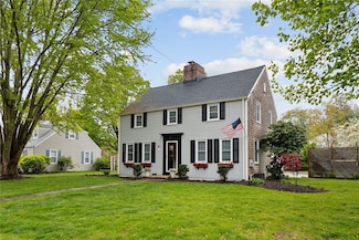 9 Saint George Ct, Warwick, RI 02888