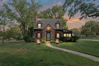 318 NW Briarcliff Rd, Kansas City, MO 64116