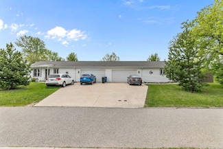 701 E Shady Ln, Neenah, WI 54956