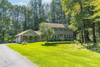 14 Kyer Farm Rd, Gansevoort, NY 12831