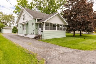213 7th St, Liverpool, NY 13088