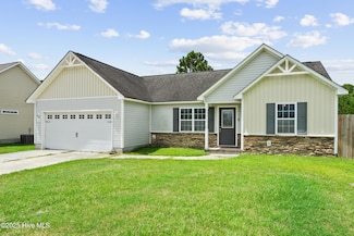 114 Rosemary Ave, Hubert, NC 28539