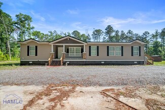 271 Riverside Dr, Jesup, GA 31545