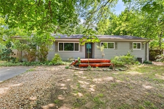 213 E Harold St, Fayetteville, AR 72703