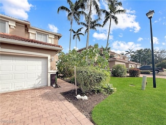 9762 Roundstone Cir, Fort Myers, FL 33967