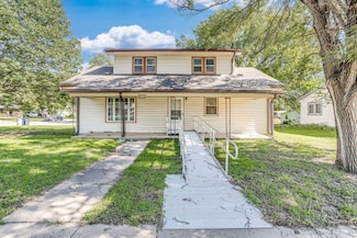 218 W 1st St, Udall, KS 67146