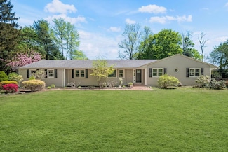 85 Meadow Glen Rd, Northport, NY 11768