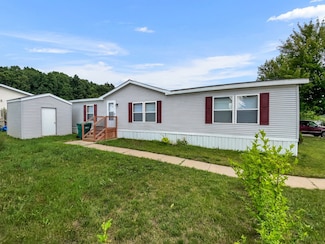 8419 Quill Dr, Fenton, MI 48430