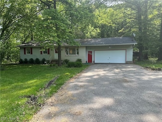 1075 NE River Rd, Lake Milton, OH 44429