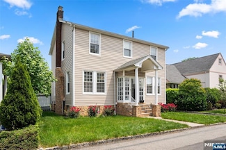 3 Drury Ln, Fort Lee, NJ 07024