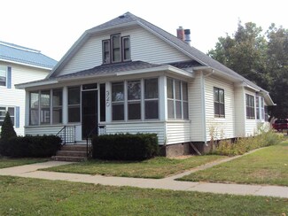 320 N Wacouta Ave, Prairie Du Chien, WI 53821