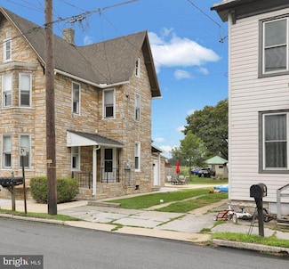 21 W Main St, Newmanstown, PA 17073