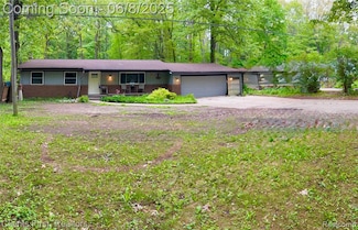5844 Crandall Rd, Howell, MI 48855