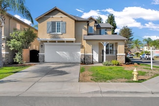 692 Blueberry Ln, Madera, CA 93638
