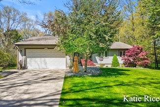 6611 Burton Woods Dr, Whitehall, MI 49461