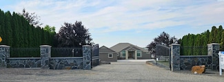 183 Snake River Dr, Burbank, WA 99323