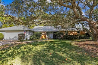 1328 Tiger Ln, Gulf Breeze, FL 32563
