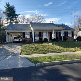 270 Boxwood Ln, Cinnaminson, NJ 08077