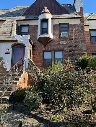 33 Dartmouth St, Valley Stream, NY 11581