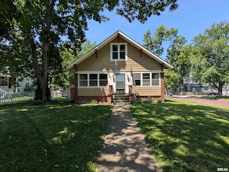 1101 S 4th St, Pekin, IL 61554