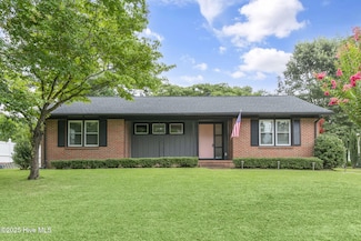606 Hawthorne Ln W, Wilson, NC 27893