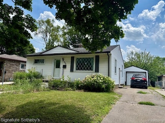 686 E Columbia Ave, Pontiac, MI 48340