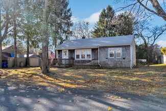 5 Tucy Ave, Buzzards Bay, MA 02532