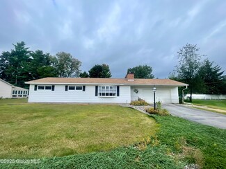 17 Centennial Dr, Queensbury, NY 12804
