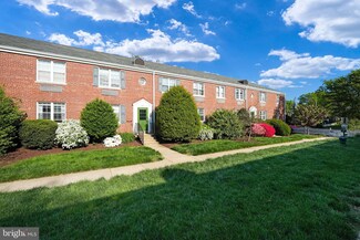 24 Auburn Ct Unit D, Alexandria, VA 22305